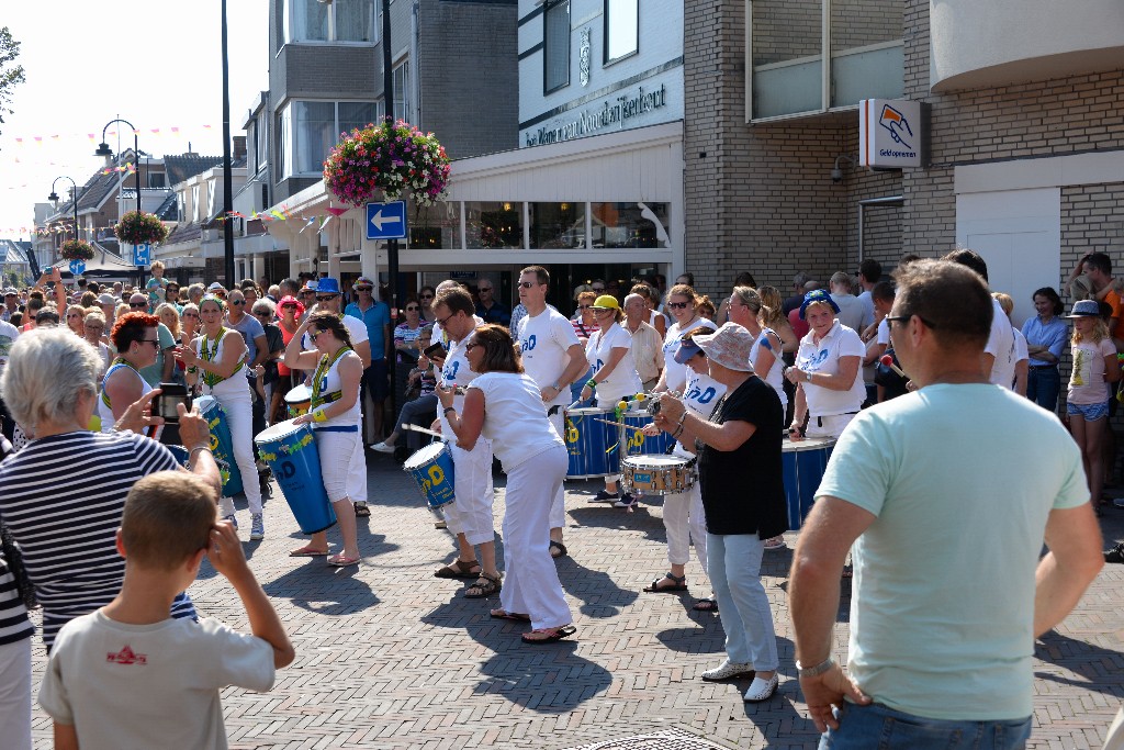 ../Images/Zomercarnaval Noordwijkerhout 024.jpg